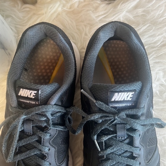 Nike Downshifter 6 Men’s Black/White Running Gym Shoe Sneaker Size 9.5 - Picture 10 of 15